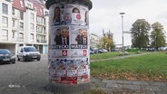 Polnische Wahlplakate an ener Litfaßsäule. © Screenshot 