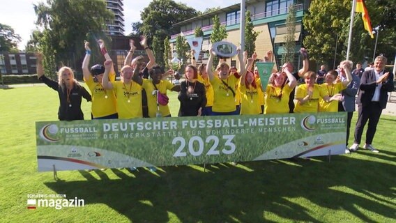 Fußballmeisterinnen jubeln. © Screenshot 