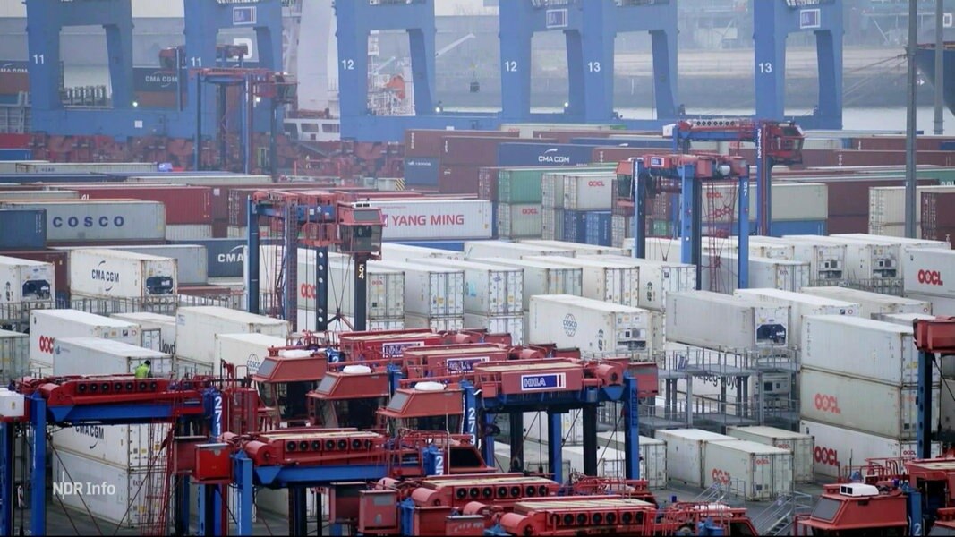 Container in einem Hafen.