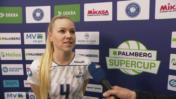 SSC-Volleyballerin Anna Pogany gibt nach der Supercup-Niederlage gegen Stuttgart ein Interview. © Screenshot 