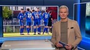 Thorsten Schröder moderiert NDR Info. © Screenshot 