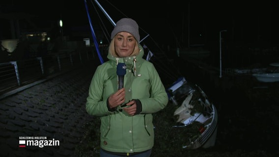 Reporterin Lisa Knittel berichtet live aus Kiel-Schilksee. © Screenshot 