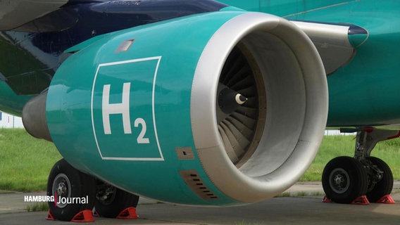 Auf einem Flugzeugmotor steht H2 geschrieben. © Screenshot 