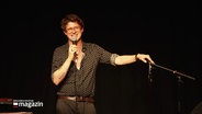 Newcomer-Comedian Hinnerk Köhn auf der Bühne. © Screenshot 