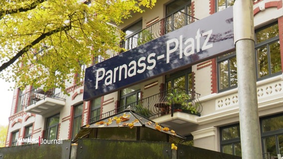 Ein Straßenschild für den Parnass-Platz. © Screenshot 