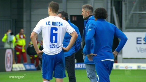 Spieler der Hansa Rostock auf dem Feld. © Screenshot 
