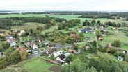 Das Dorf Suckow aus der Luft betrachtet. © Screenshot 