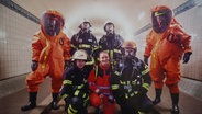 Ein Foto zeigt Mitglieder der Betriebssportgruppe der Hamburger Feuerwehr. © Screenshot 