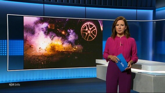 Romy Hiller moderiert NDR Info 21:45. © Screenshot 