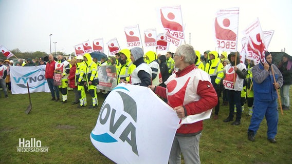 Demonstrierende des PVC-Produzenten in Wilhelmshaven. © Screenshot 