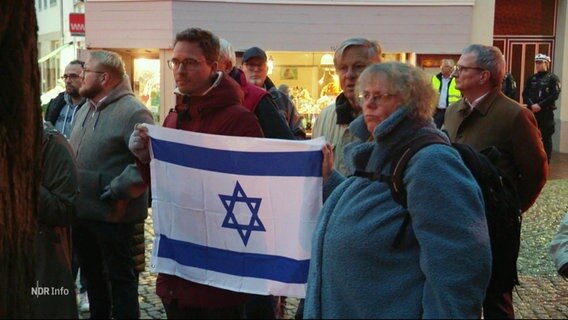 Menschen bei einer Pro-Israelischen Kundgebung. © Screenshot 