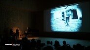 In der Elbphilharmonie Hamburg begleiten Musiker einen Stummfilm. © Screenshot 