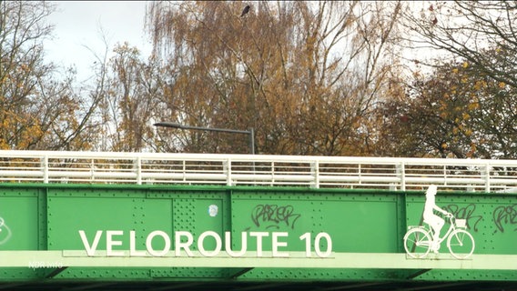 Fahrradbrücke der Veloroute 10 in Kiel. © Screenshot 