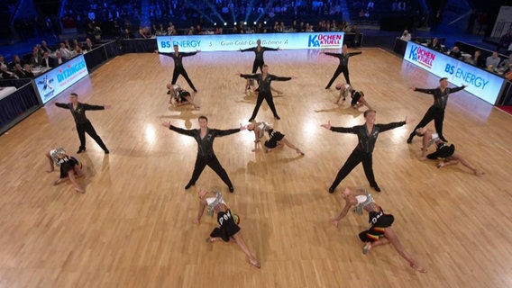 Die Latein-Formation des Grün-Gold-Club Bremen © Screenshot 