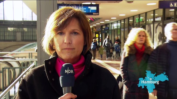 Reporterin Claudia Drexel berichtet vom Hamburger Hauptbahnhof. © Screenshot 