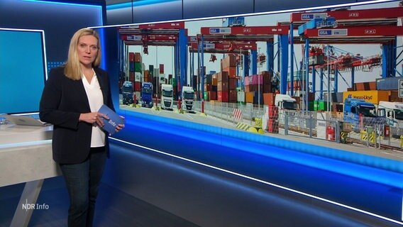 Juliane Möcklinghoff moderiert NDR Info 16:00. © Screenshot 