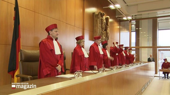 Richter in einem Gerichtssaal. © Screenshot 