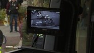 Der Blick auf den Radweg ist für LKW Fahrer selbst mit Hilfs-Kamera eingeschränkt. © Screenshot 
