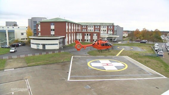 Intensivhubschrauber "Christoph 34" landet auf dem neuen Hubschrauberlandeplatz. © Screenshot 