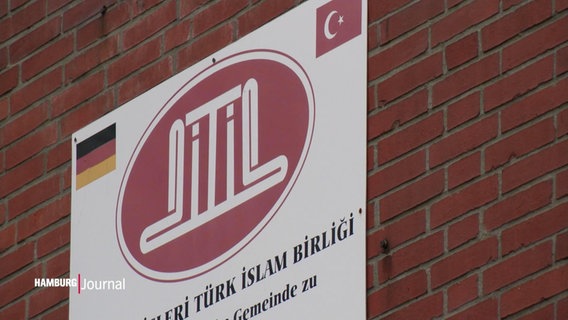 Ein Schild zeigt das Logo des türkisch geprägte Moschee-Verbands Ditip. © Screenshot 
