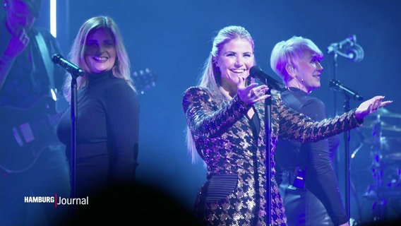 Beatrice Egli bei einem Konzert auf der Bühne. © Screenshot 