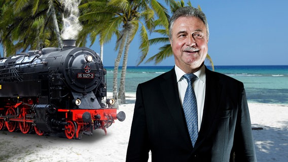 GDL-Chef Weselsky neben einer Lok am Strand. (extra 3 vom 22.11.2023 im NDR Fernsehen) © NDR 