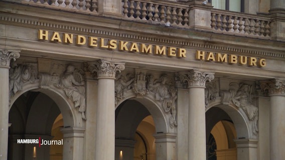 Schriftszug am Eingangsbereich der Hamburger Handelskammer. © Screenshot 