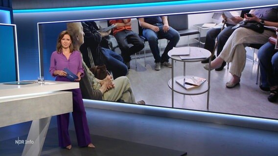 Romy Hiller moderiert NDR Info um 17:00 Uhr. © Screenshot 