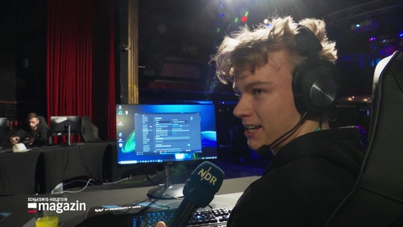 Mads "Pinderoy" Schwerdt beim  E-Sport Turnier. © Screenshot 