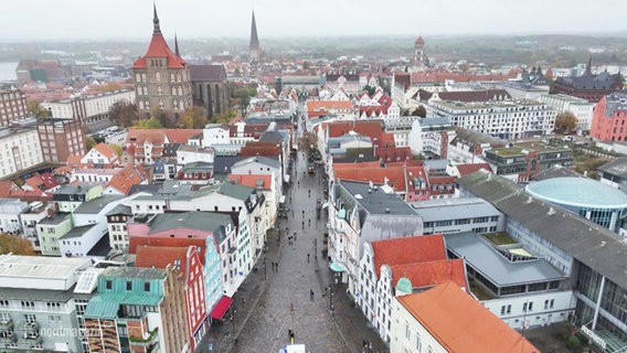 Die Kröpeliner Straße in Rostock aus der Luft betrachtet. © Screenshot 