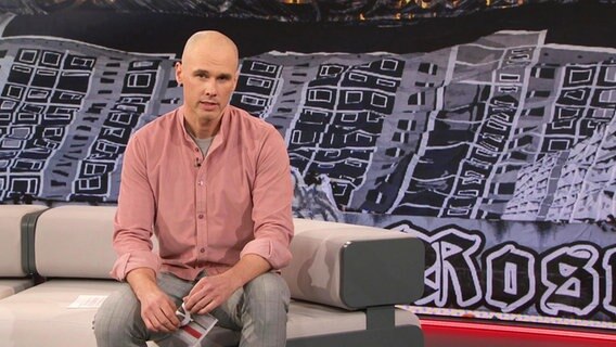 Moderator Ben Wozny im Sportclub © Screenshot 