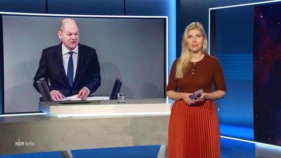 Nachrichtensprecherin Bibiana Barth moderiert NDR Info. © Screenshot 