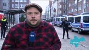 Der Reporter Jan Bockemüller berichtet aus Lehrte. © Screenshot 