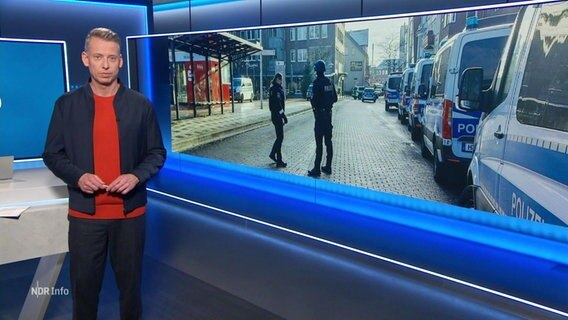 Der Moderator André Schünke. © Screenshot 
