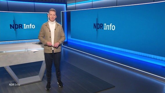 André Schünke moderiert NDR Info. © Screenshot 