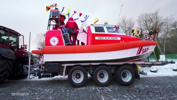 Ein Rettungsboot auf einem Wagen. © Screenshot 