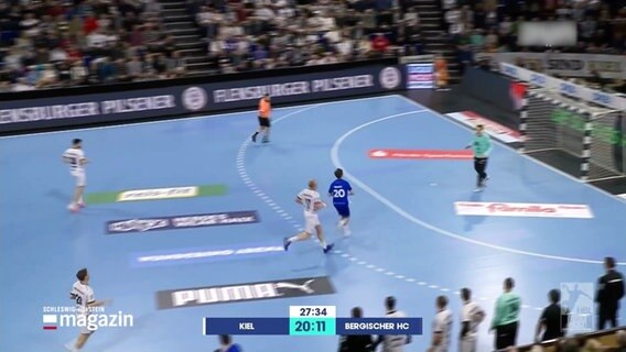 Ein Handball-Feld während des Spiels. © Screenshot 