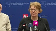 Daniela Behrens (SPD), Innenministerin Niedersachsen, bei einer Pressekonferenz. © Screenshot 