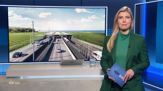 Nachrichtensprecherin Bibiana Barth moderiert NDR Info. © Screenshot 