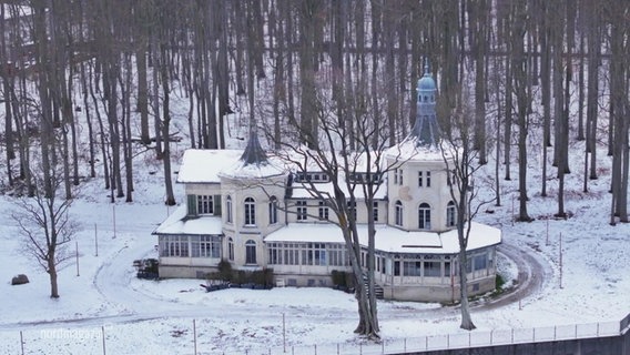 Das Alexandrinen-Cottage in Heiligendamm. © Screenshot 