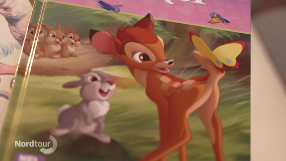 Das Reh Bambi als Zeichentrick-Motiv, zusammen mit einem Häschen. © Screenshot 