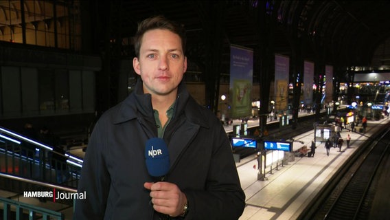 Reporter Simon Ritter berichtet live aus dem Hamburger Hauptbahnhof. © Screenshot 