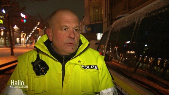 Tim Bachem von der Polizei Wilhelmshaven im Interview. © Screenshot 
