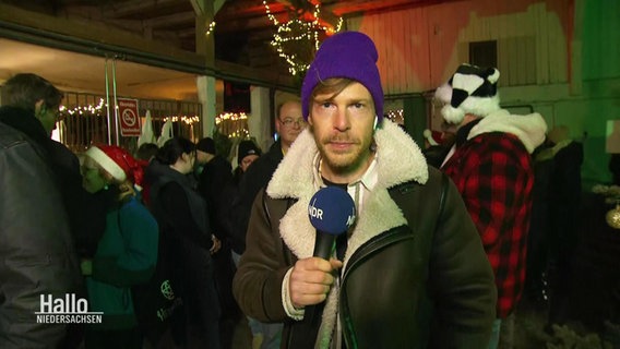 Reporter Tino Nowitzki berichtet live vom Adventsmarkt in Bad Harzburg. © Screenshot 