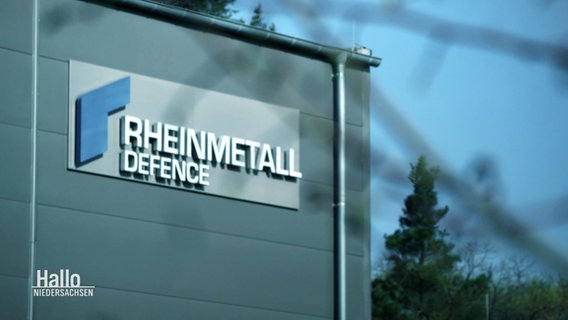 Werkshalle mit Logo "Rheinmetall Defence" © Screenshot 