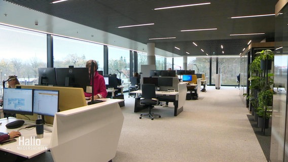 Arbeitsplätze im Großraumbüro der neuen Continental-Zentrale in Hannover. © Screenshot 