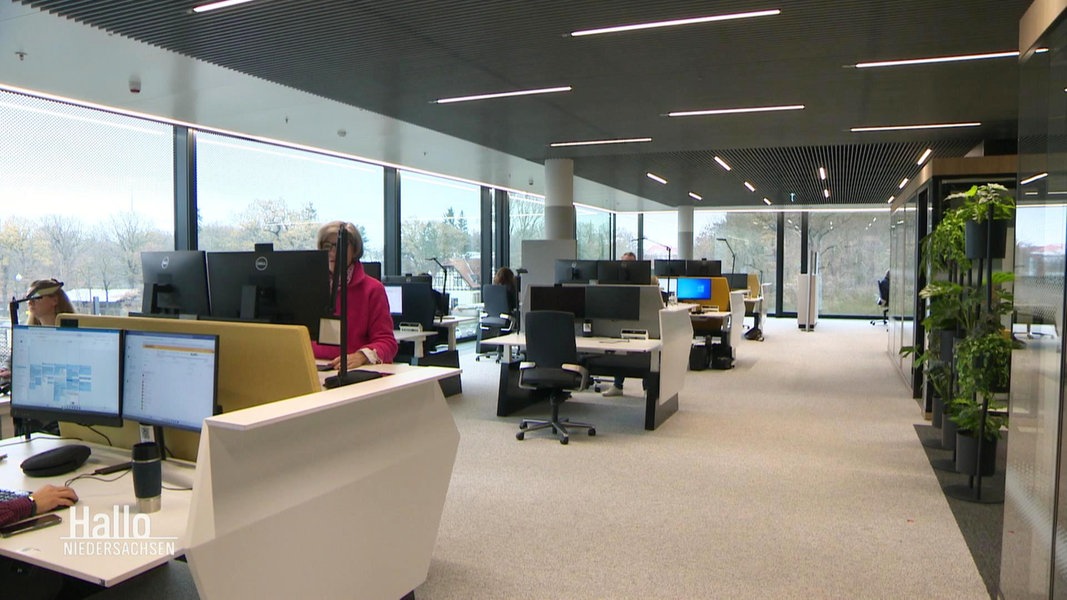 Arbeitsplätze im Großraumbüro der neuen Continental-Zentrale in Hannover.
