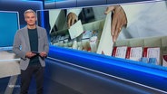 Nachrichtensprecher Thorsten Schröder moderiert NDR Info. © Screenshot 