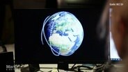 Eine Weltkugel auf einem PC-Monitor. © Screenshot 