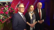 Handwerkskammerpräsident Hjalmar Stemmann neben Wirtschaftssenatorin Melanie Leonhard und Bürgermeister Peter Tschentscher. © Screenshot 